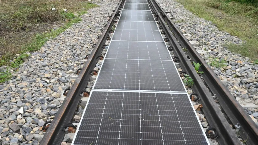 Generating electricity from railway tracks